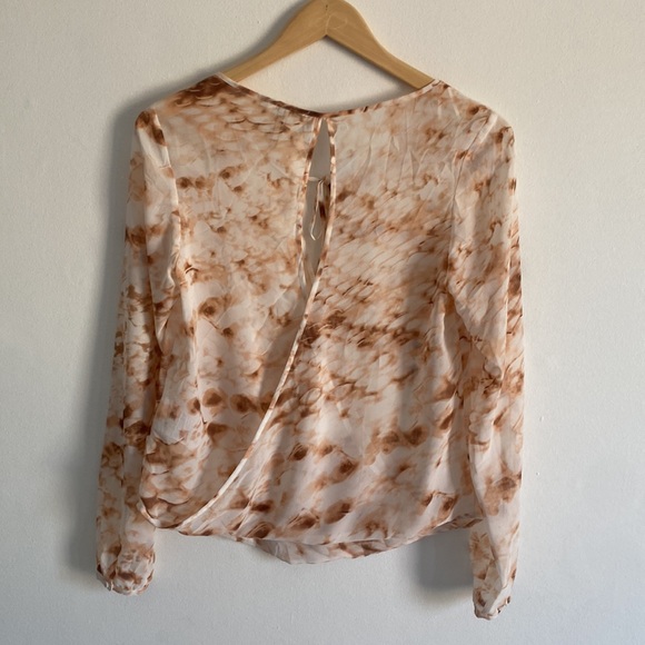 Guess Sheer Long Sleeve Blouse.  Size S - Picture 6 of 7